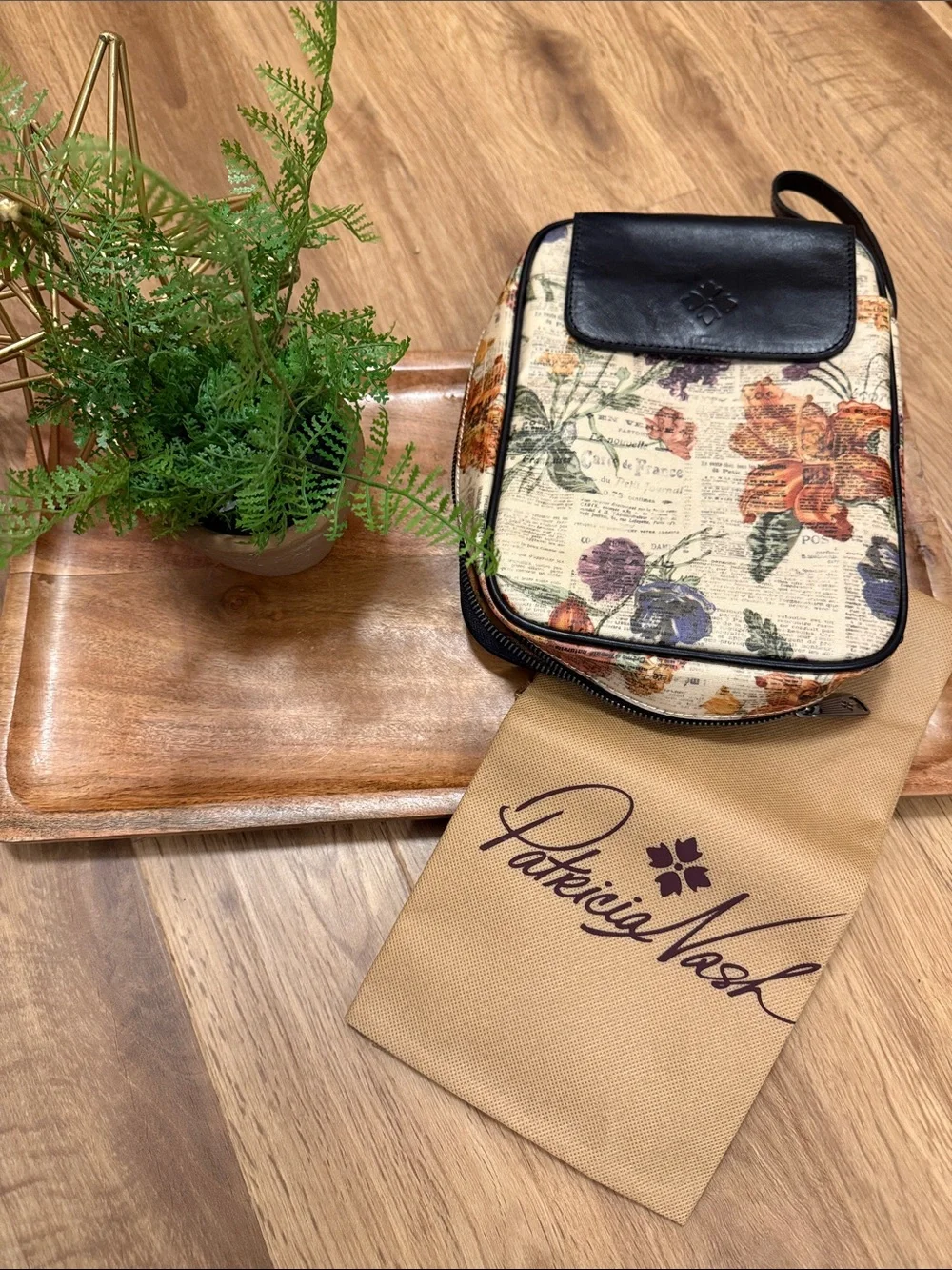 Patricia Nash Floral Canvas cosmetic/jewelry Bag in Black and Multicolor